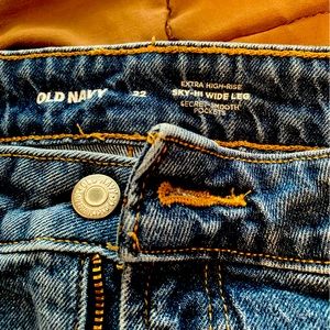 Sky high waisted,wide leg, old navy jeans.  Great jeans. Nice distressing.